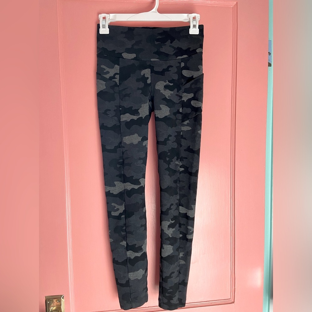 CAbi Camo Leggings Size XS